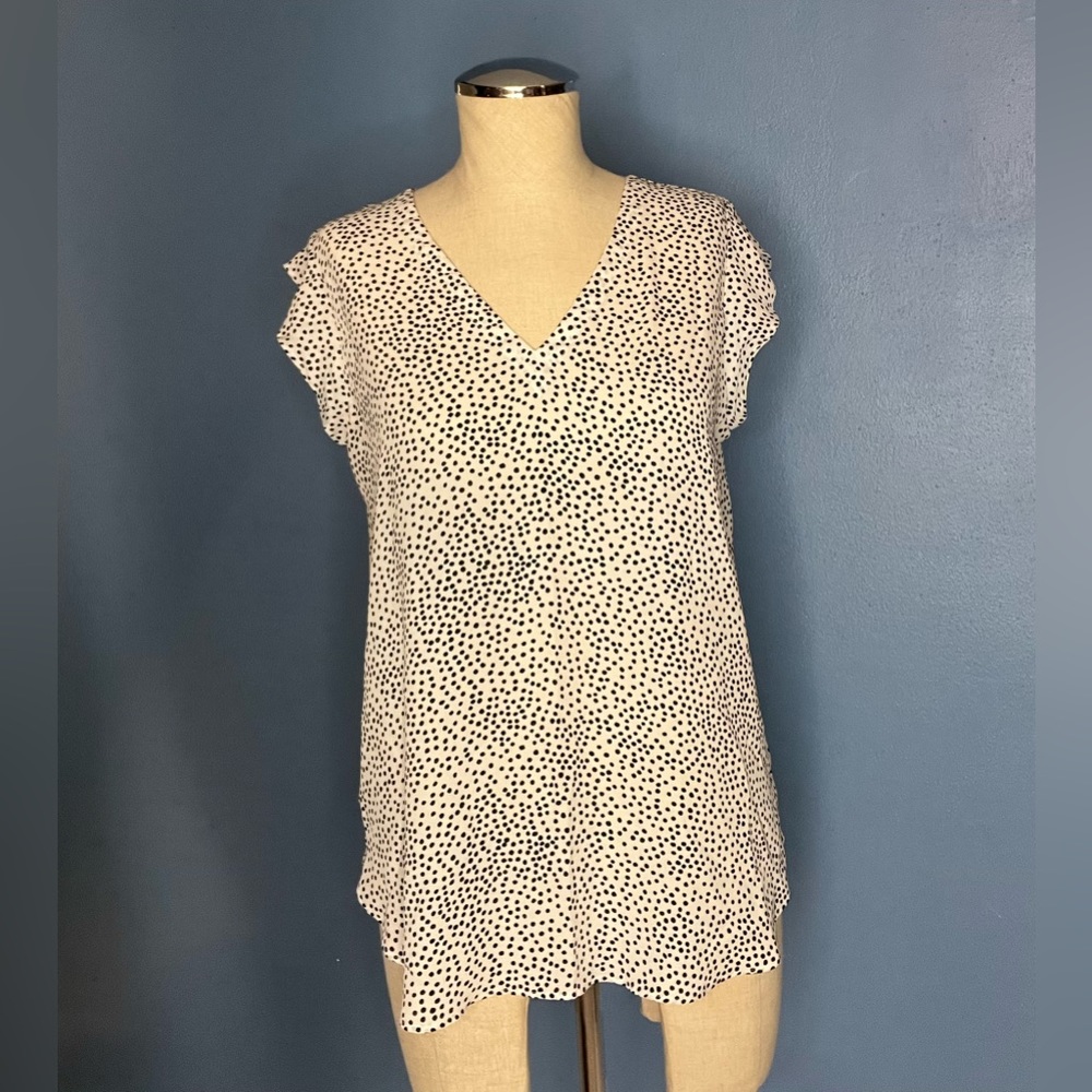 LOFT Polka dot V-neck top